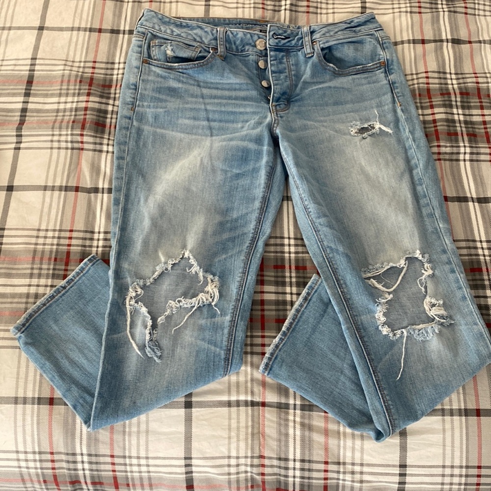 Distressed American Eagle Straight Leg Cropped Jeans